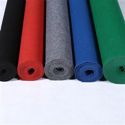 Yuqori zichlikdagi tuftli qoziqli gilam